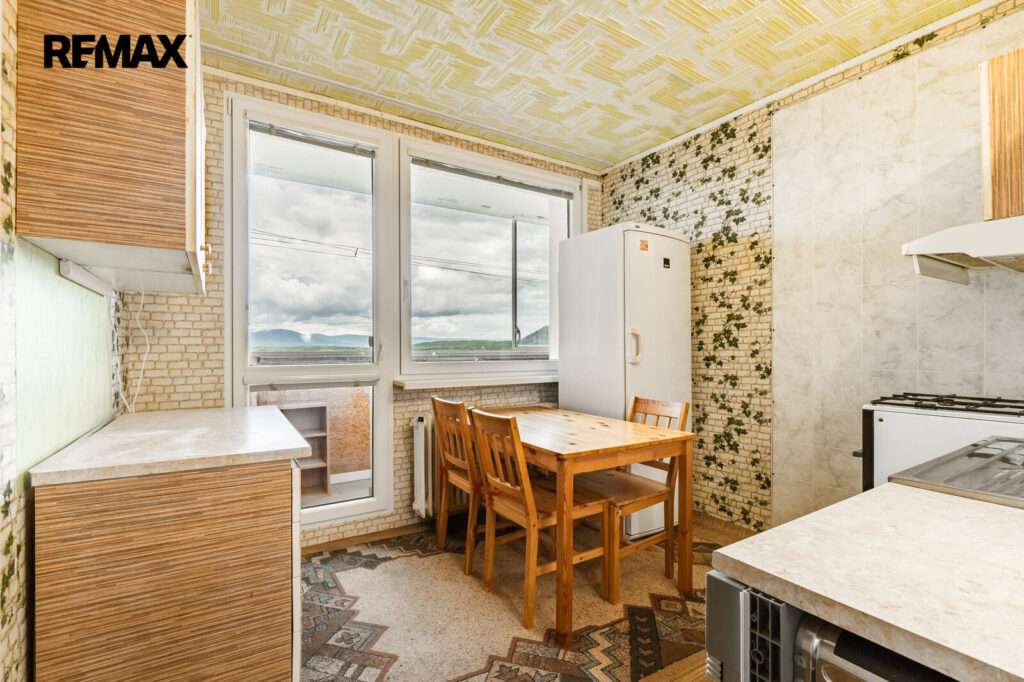 Byt 3+1 se dvěma lodžiemi a&nbsp;panoramatickým výhledem v&nbsp;Mostě