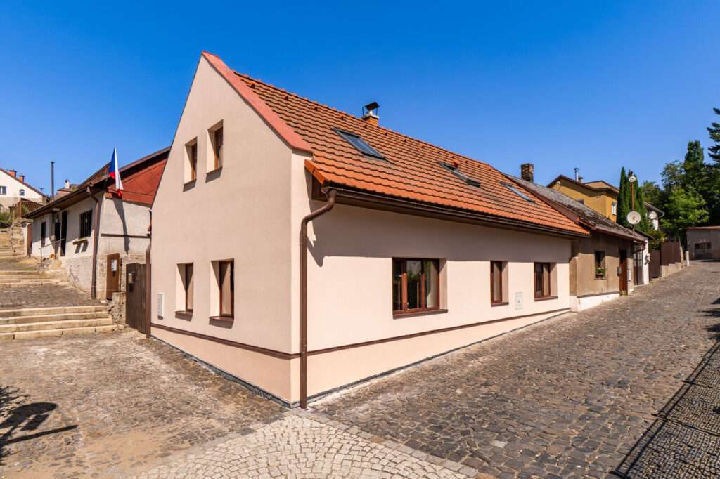 Rodinný dům 3+1 s&nbsp;bazénem v&nbsp;klidné části Mnichova Hradiště