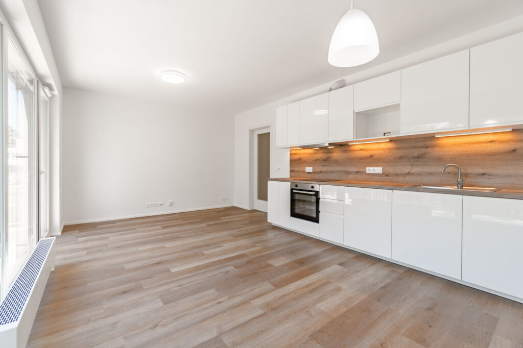 Pronájem 2+kk 59 m² s&nbsp;balkonem, garážovým stáním a&nbsp;sklepem v&nbsp;Rezidenci Klíčov